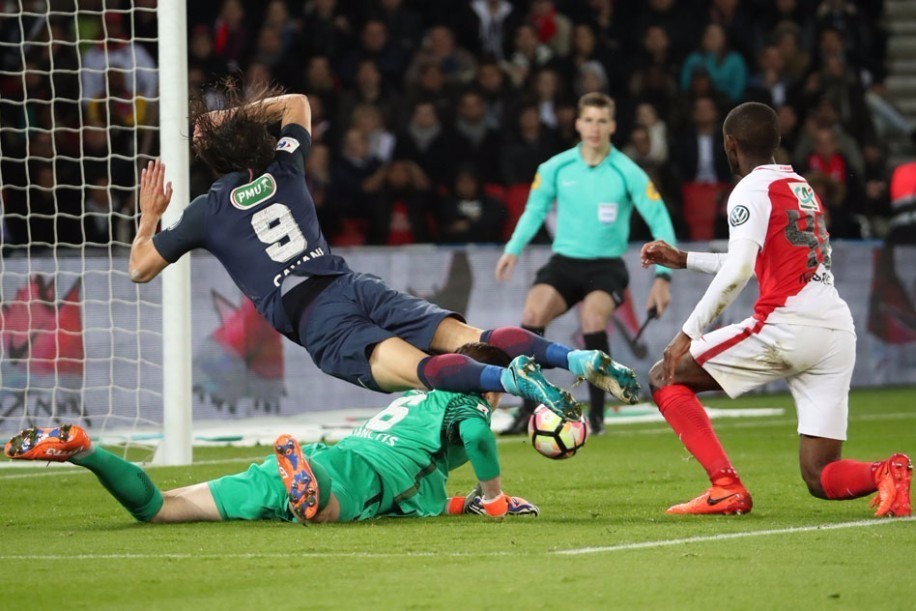 28圈入口巴黎圣日耳曼训练开放日，清晨远射贴柱引欢呼，法国杯在即，轮换策略成焦点的简单介绍