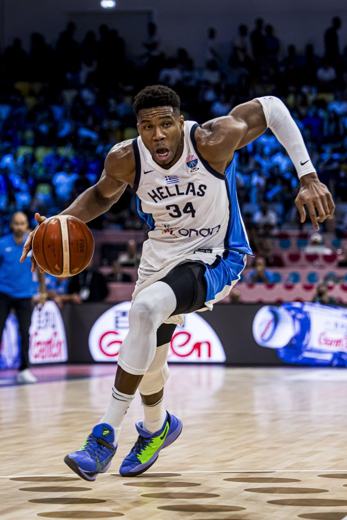 28圈关于葡超清晨再迎强敌今晨密尔沃基雄鹿临场应变，现场解说直呼：转折点金州勇士止住颓势的信息